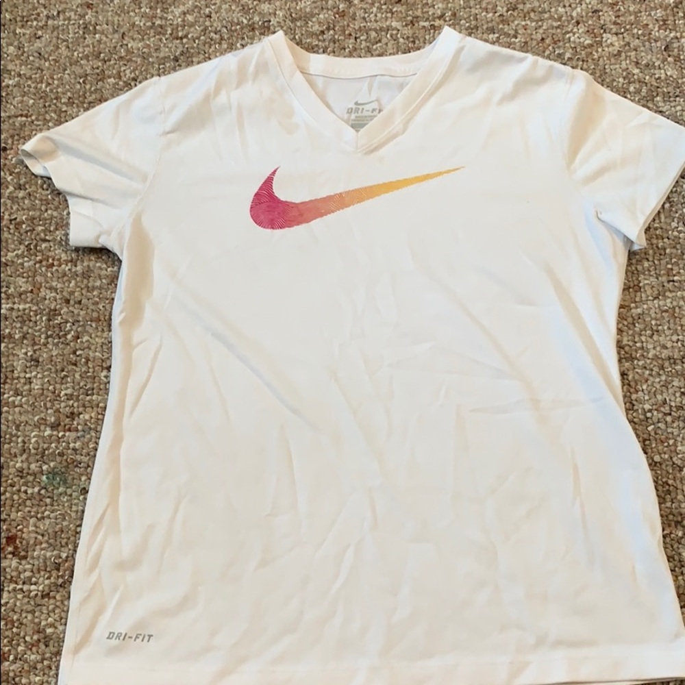 white nike dry fit shirt